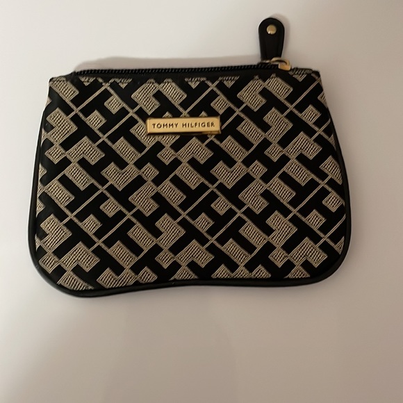 Two mini Tommy Hilfiger pouches - Picture 3 of 3